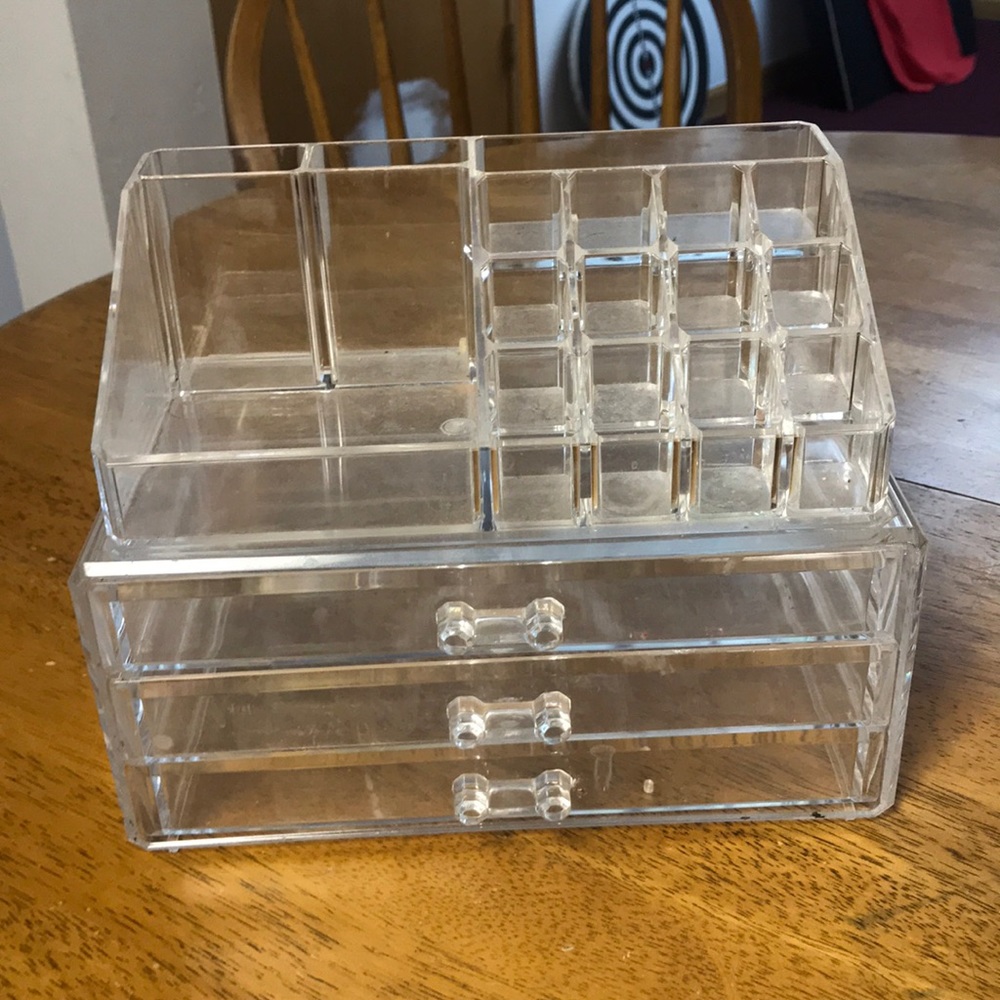 Makeup organizer